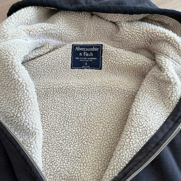 Abercrombie and Fitch Pile fleece hoodie - Picture 4 of 7